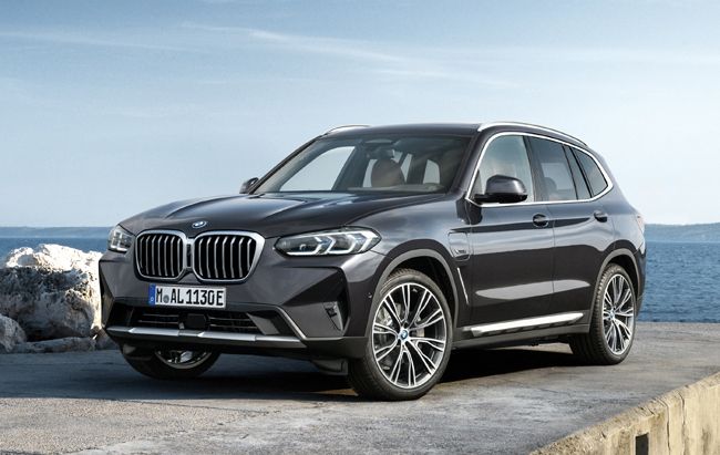 BMW X3とX4がマイナーチェンジ。ハンズオフ機能などの充実した安全機能